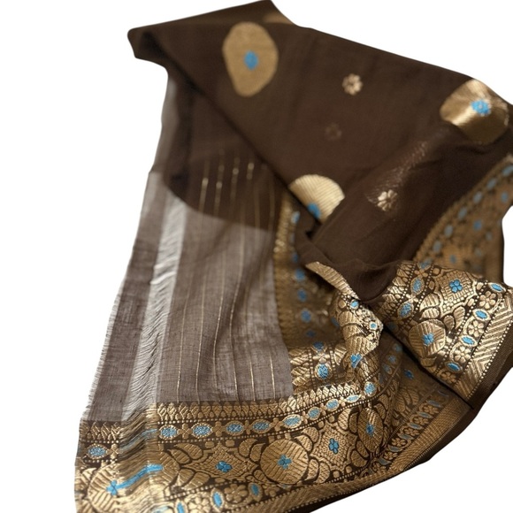 Introducing our exquisite Full Zari Parrot Pattern Paithani Dupatta!new - Picture 6 of 7